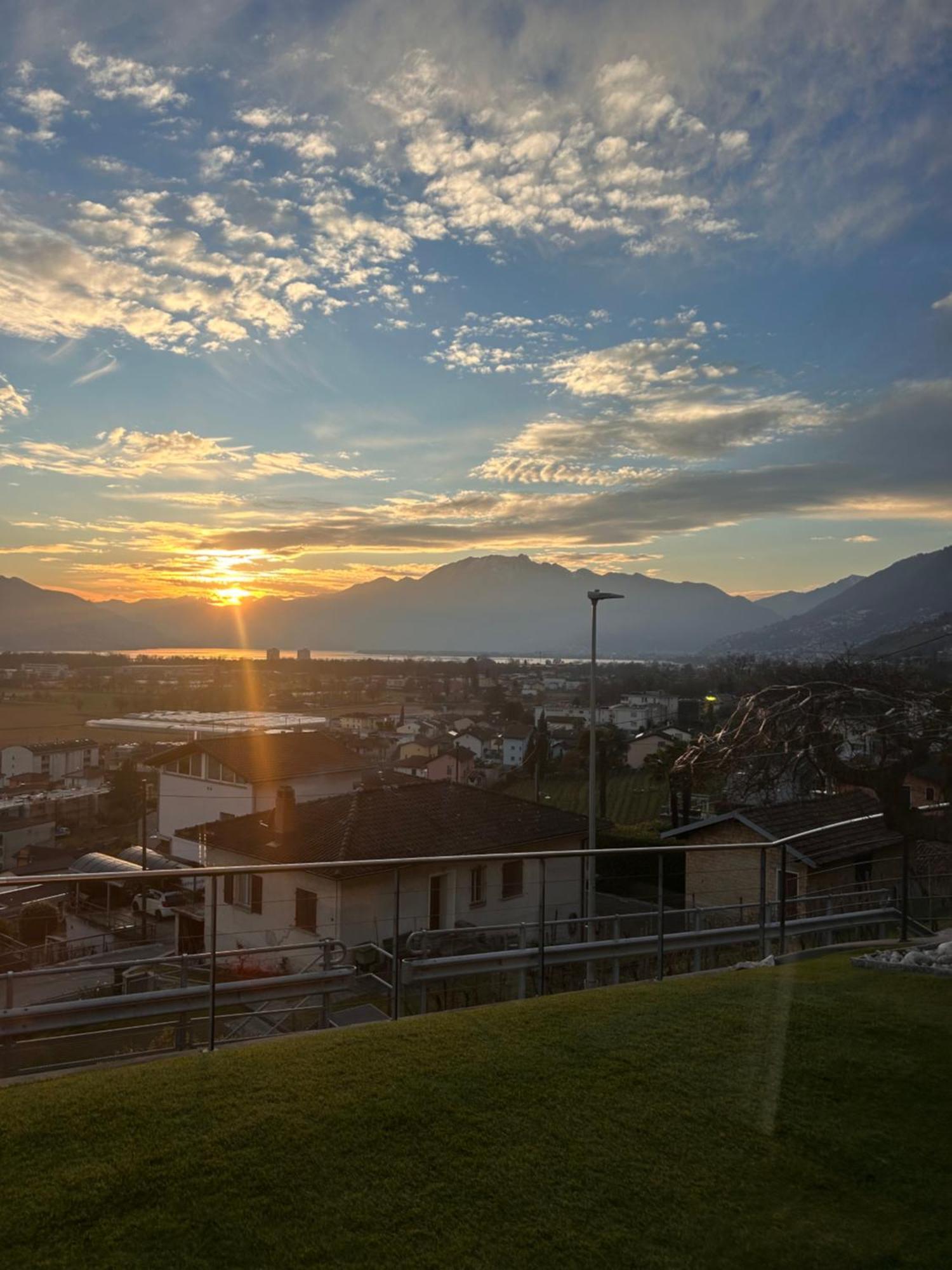 Moderno Bilocale Vista Lago Maggiore غوردولا المظهر الخارجي الصورة